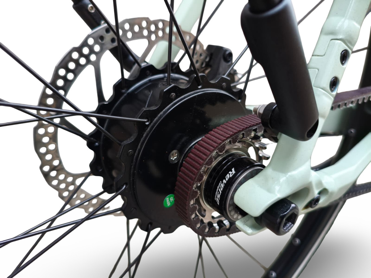 ROWER ELEKTRYCZNY ROSE SNEAK PLUS EQ RAMA 62CM MAHLE X35 PASEK GATES 14KG