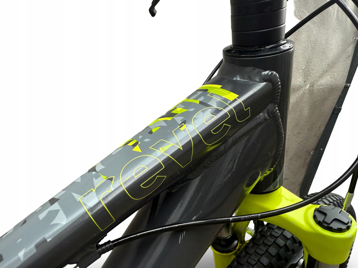 ROWER DIRT STUNT GIANT REVEL STREET 4 SHIMANO SR SUNTOUR V-BRAKE