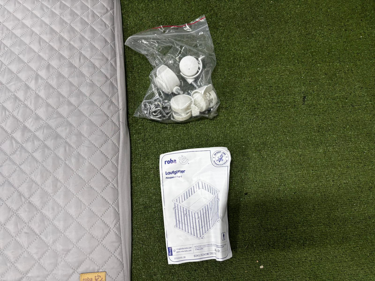 ŁÓŻECZKO DZIECIĘCE ROBA LAUFGITTER BIAŁE Z MATERACEM Z KÓŁKAMI W ZESTAWIE