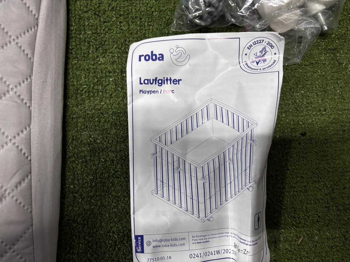 ŁÓŻECZKO DZIECIĘCE ROBA LAUFGITTER BIAŁE Z MATERACEM Z KÓŁKAMI W ZESTAWIE