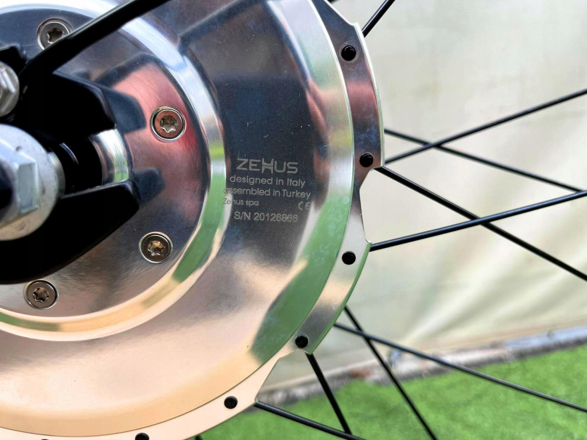 FIXIE BACKSPIN ZEHUS KOŁA 28" RAMA 46CM ELEKTRYCZNY