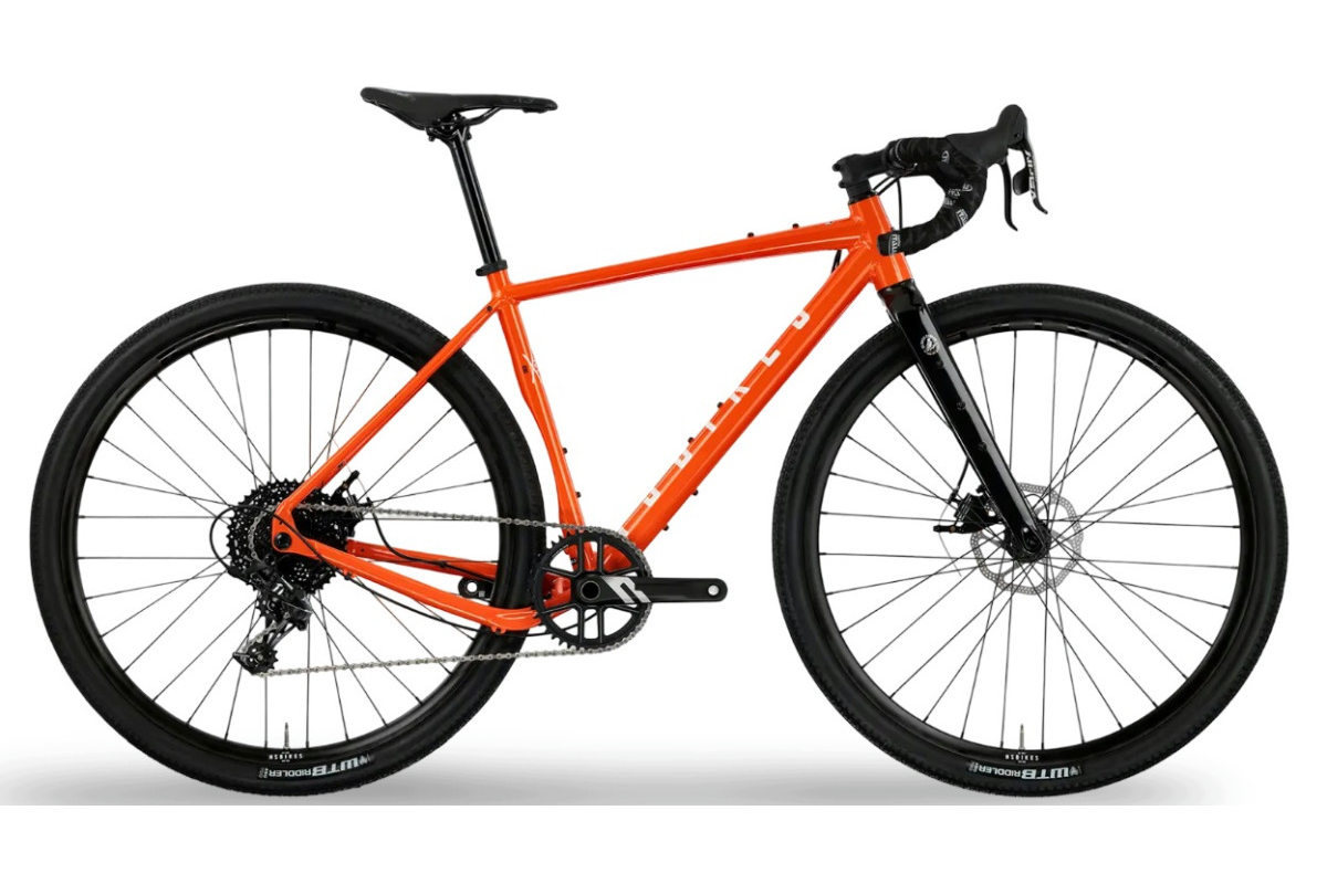 Rower gravelowy NS Bikes RAG+ 2 na asfalt i szutry w okolicy Żyrardowa